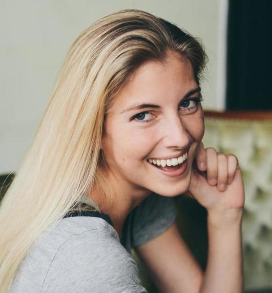 Lena F. – Schauspiel Sedcard-Foto 5 bei JustInCast