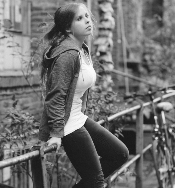 Julie W. – Schauspiel Sedcard-Foto 5 bei JustInCast