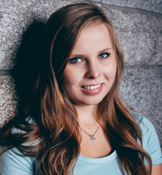 Julie W. – Schauspiel Sedcard-Foto 2 bei JustInCast