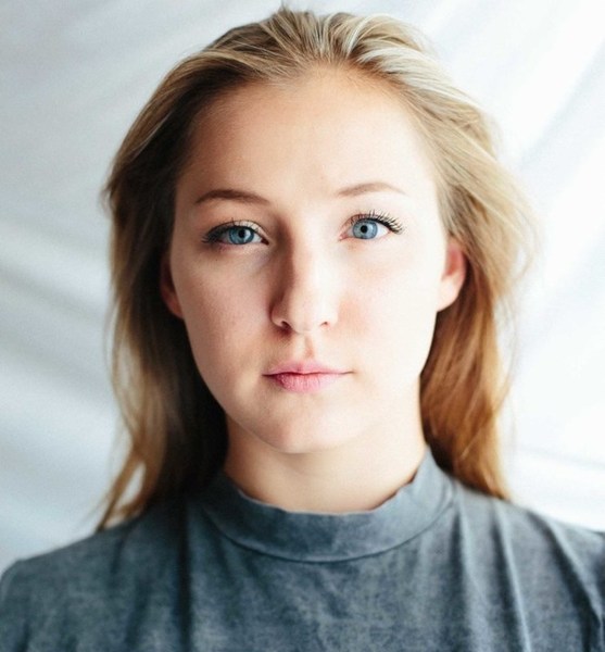 Leyla T. – Schauspiel Sedcard-Foto 2 bei JustInCast
