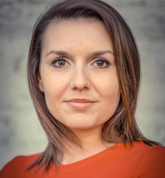 Linda K. – Schauspiel Sedcard-Foto 2 bei JustInCast