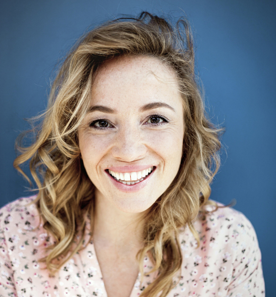Julia K. – Moderation Sedcard-Foto 2 bei JustInCast