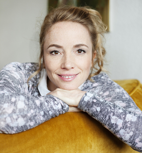 Julia K. – Moderation Sedcard-Foto 5 bei JustInCast