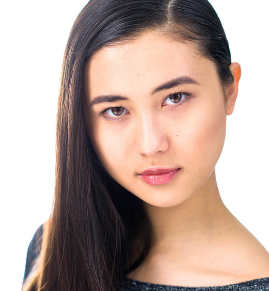 julia s. – Fashion Sedcard-Foto 5 bei JustInCast