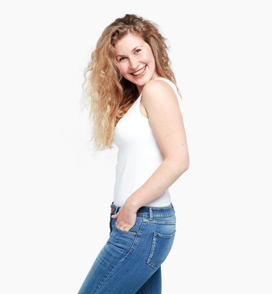 Julia G. – Real People Sedcard-Foto 5 bei JustInCast