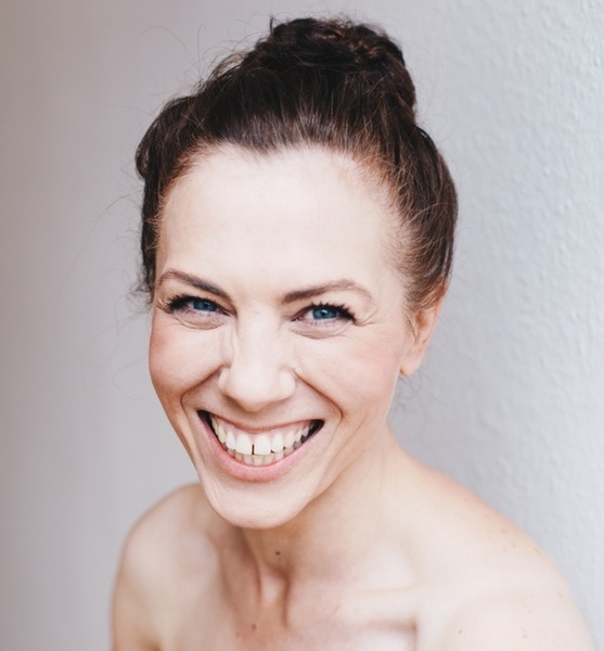 Lesley H. – Schauspiel Sedcard-Foto 2 bei JustInCast