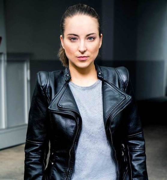 Melina G. – Schauspiel Sedcard-Foto 4 bei JustInCast