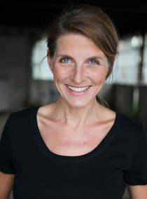 Suzan – Schauspieler & Darsteller Sedcard bei JustInCast