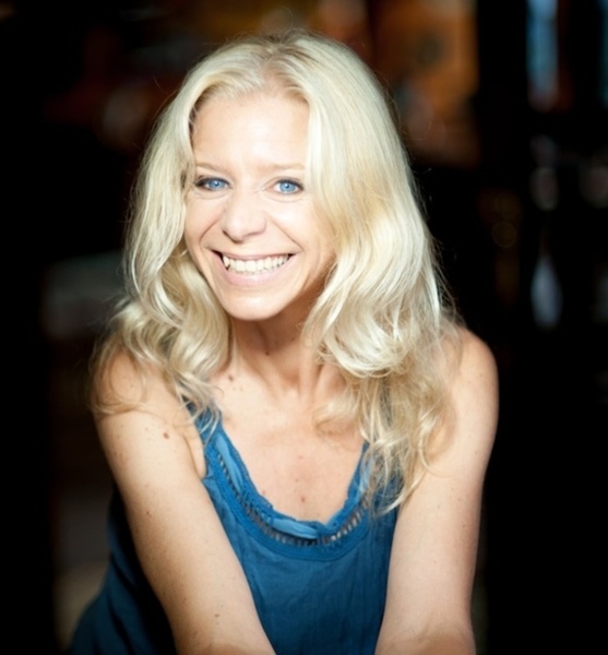 Yvonne  R. – Schauspiel Sedcard-Foto 4 bei JustInCast