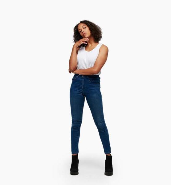 Paula  E. – Real People Sedcard-Foto 4 bei JustInCast