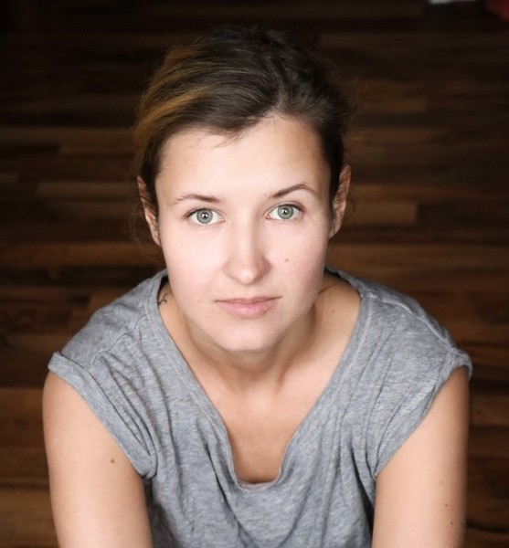 Janine v. – Schauspiel Sedcard-Foto 3 bei JustInCast
