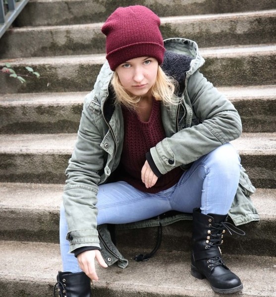 Janine v. – Schauspiel Sedcard-Foto 2 bei JustInCast