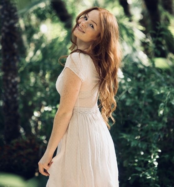 Victoria M. – Fashion Sedcard-Foto 3 bei JustInCast