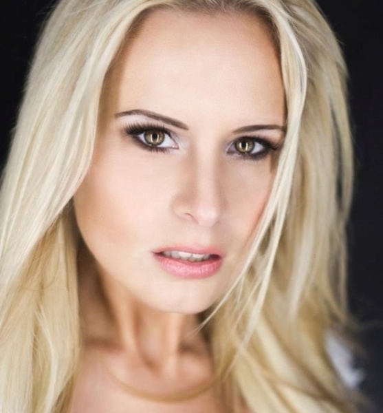 Annabel A. – Schauspiel Sedcard-Foto 2 bei JustInCast