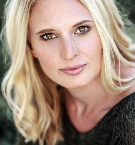Julia S. – Schauspiel Sedcard-Foto 2 bei JustInCast