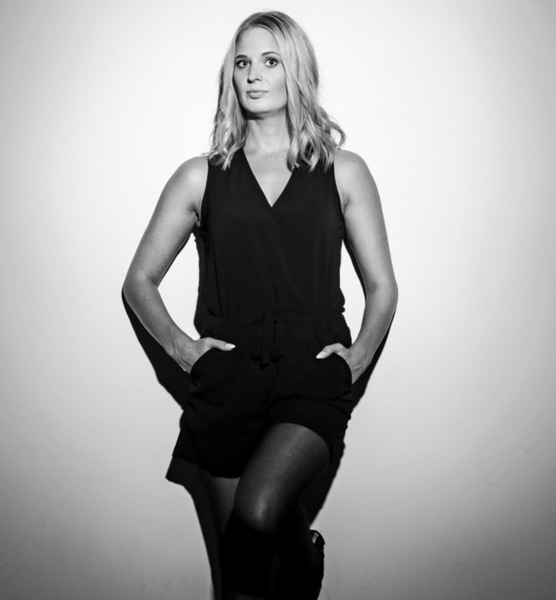 Julia S. – Schauspiel Sedcard-Foto 5 bei JustInCast