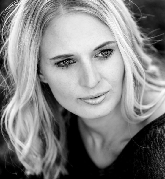 Julia S. – Schauspiel Sedcard-Foto 3 bei JustInCast