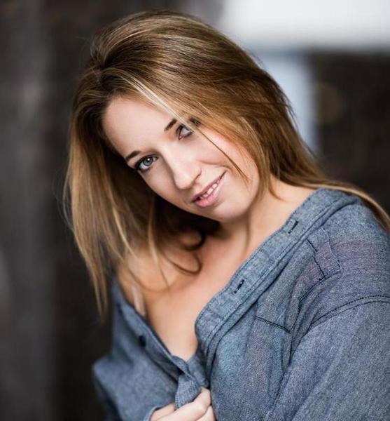 Carolin K. – Schauspiel Sedcard-Foto 3 bei JustInCast