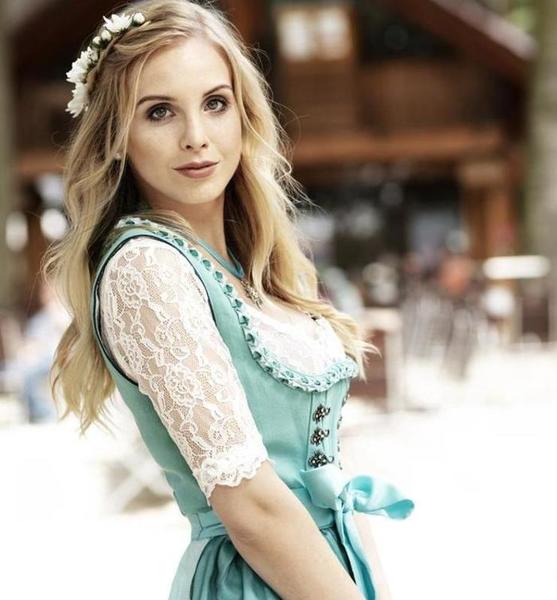 Julia P. – Fashion Sedcard-Foto 5 bei JustInCast