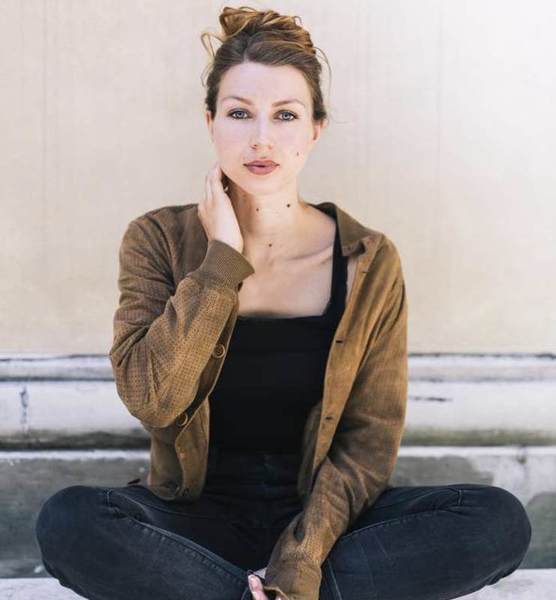Greta I. – Schauspiel Sedcard-Foto 2 bei JustInCast
