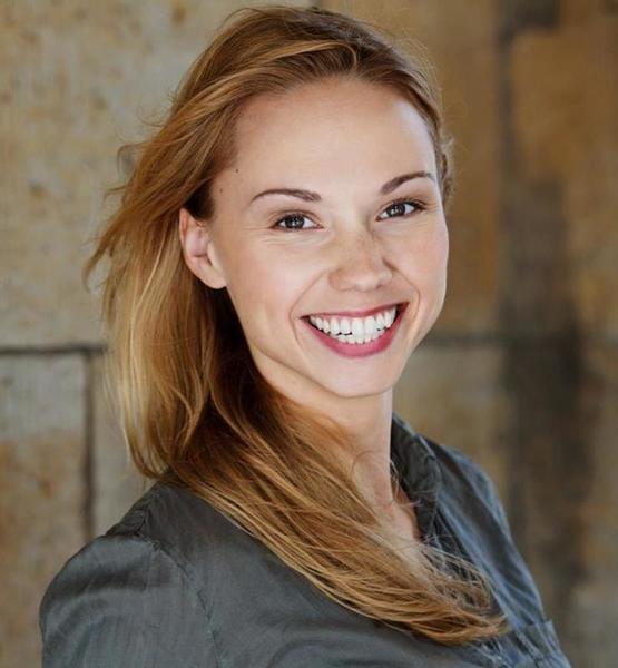 Carolin F. – Schauspiel Sedcard-Foto 2 bei JustInCast