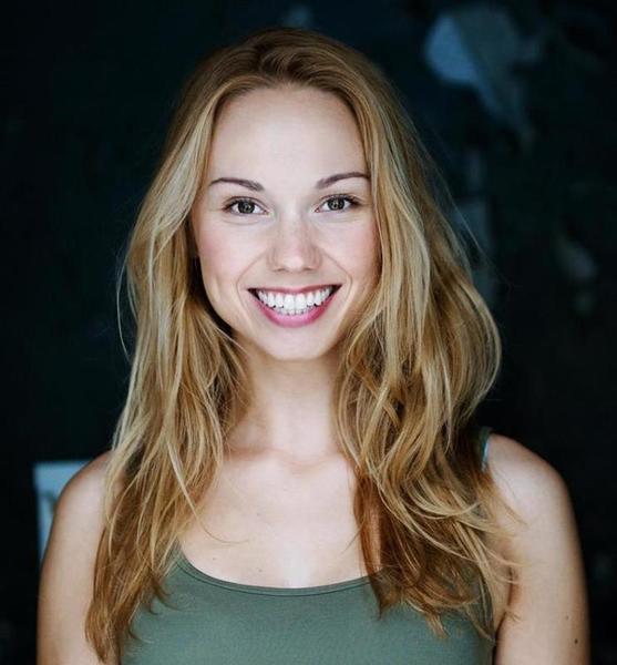 Carolin F. – Schauspiel Sedcard-Foto 5 bei JustInCast