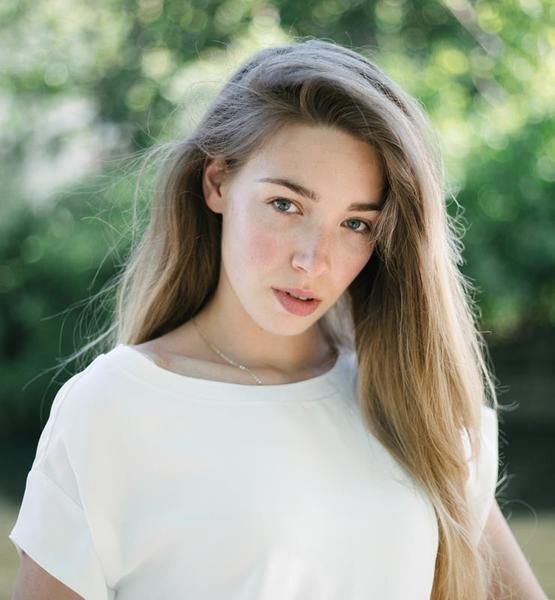 Madeleine B. – Tanz Sedcard-Foto 5 bei JustInCast