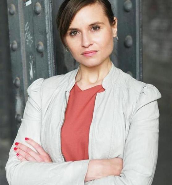 Maria R. – Schauspiel Sedcard-Foto 2 bei JustInCast