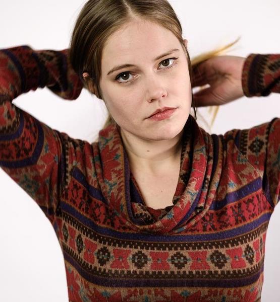 Nina T. – Schauspiel Sedcard-Foto 4 bei JustInCast