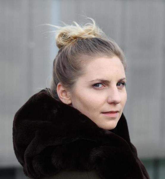 Janike M. – Schauspiel Sedcard-Foto 5 bei JustInCast
