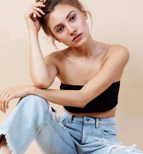 Nuria S. – Fashion Sedcard-Foto 3 bei JustInCast