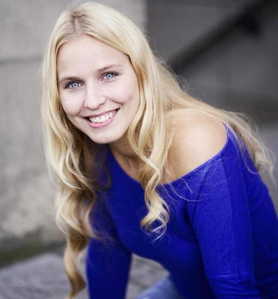 Simone U. – Schauspiel Sedcard-Foto 3 bei JustInCast