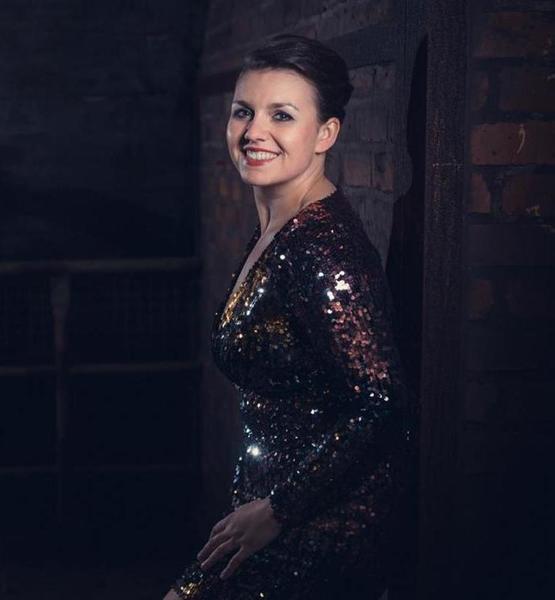 Linda K. – Schauspiel Sedcard-Foto 5 bei JustInCast