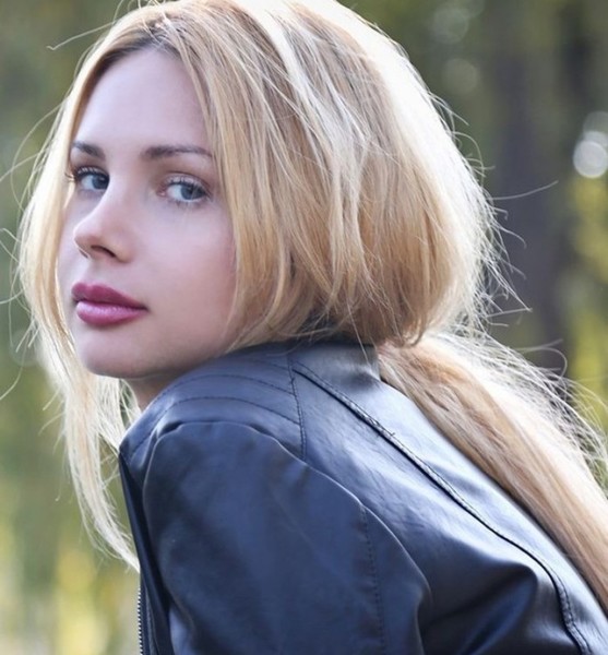 Dina B. – Schauspiel Sedcard-Foto 4 bei JustInCast