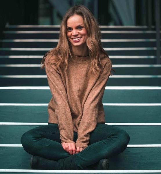 Helena H. – Schauspiel Sedcard-Foto 4 bei JustInCast