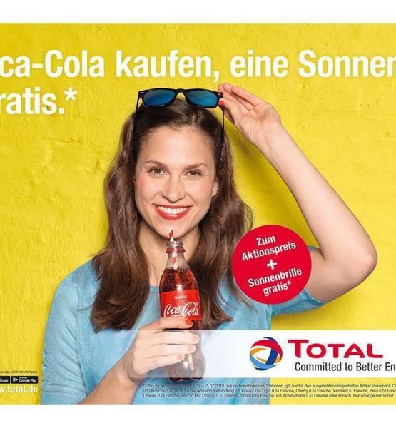 Juli L. – Fashion Sedcard-Foto 4 bei JustInCast
