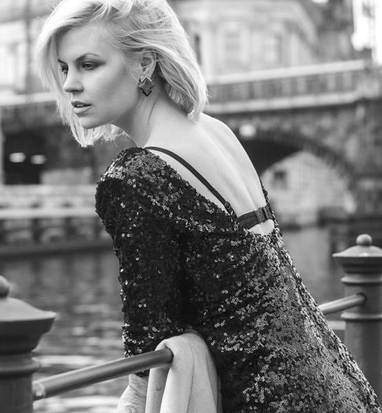Lea F. – Fashion Sedcard-Foto 5 bei JustInCast