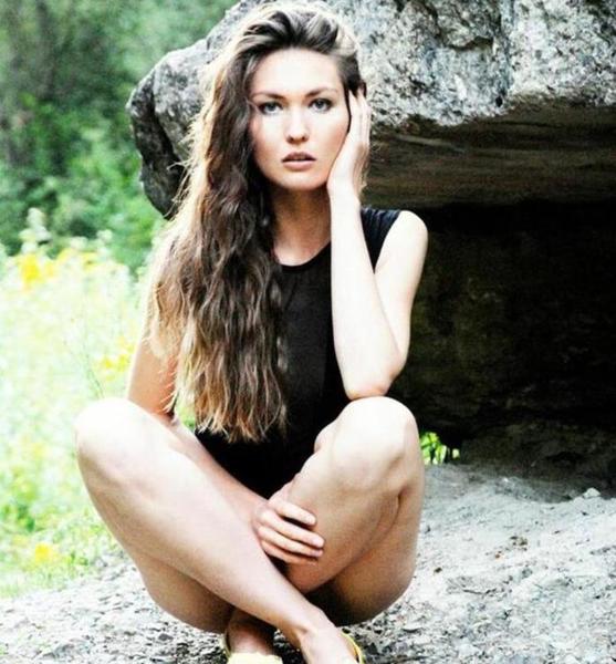 Natalie B. – Fashion Sedcard-Foto 2 bei JustInCast