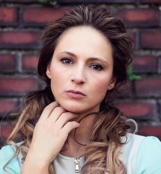 Patrizia S. – Moderation Sedcard-Foto 3 bei JustInCast