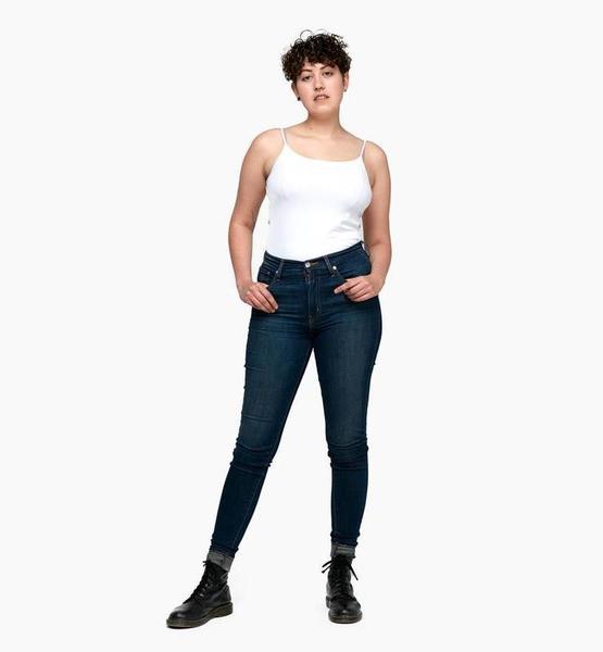 Nena  E. – Real People Sedcard-Foto 4 bei JustInCast