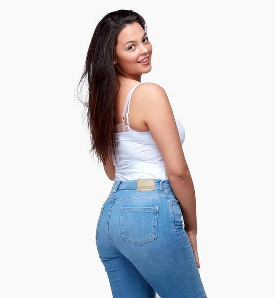 Marika K. – Real People Sedcard-Foto 5 bei JustInCast