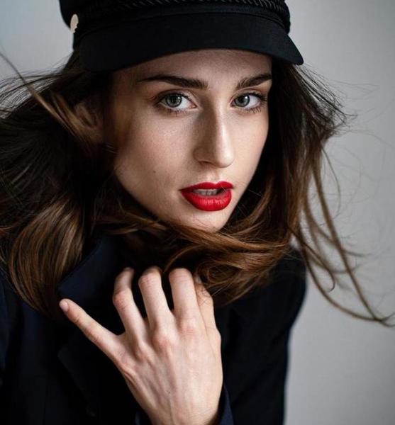 Rose Friederike C. – Fashion Sedcard-Foto 5 bei JustInCast