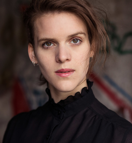 Inka W. – Schauspiel Sedcard-Foto 2 bei JustInCast