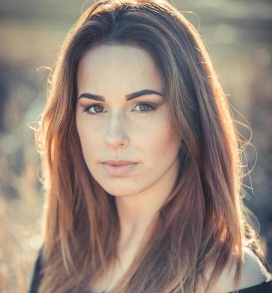 Sarah  B. – Fashion Sedcard-Foto 2 bei JustInCast