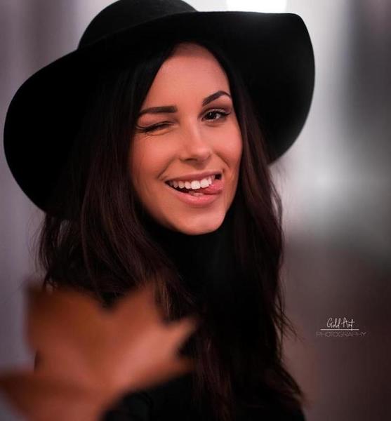 Sarah  B. – Fashion Sedcard-Foto 3 bei JustInCast