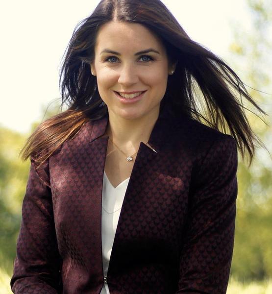 Julia B. – Moderation Sedcard-Foto 3 bei JustInCast