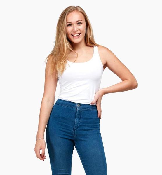 Gloria A. – Real People Sedcard-Foto 5 bei JustInCast