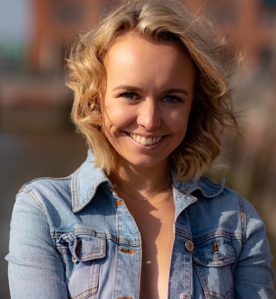 Claudia M. – Schauspiel Sedcard-Foto 5 bei JustInCast