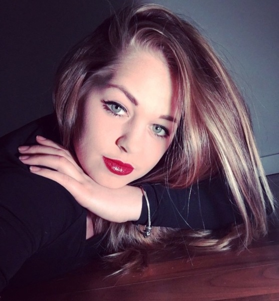 Silvana M. – Schauspiel Sedcard-Foto 2 bei JustInCast