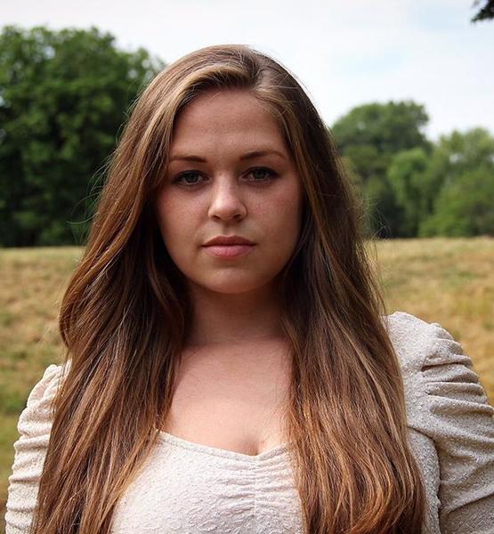 Silvana M. – Schauspiel Sedcard-Foto 4 bei JustInCast